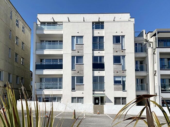 2 Bedroom Flat For Sale In Pentire Avenue, Newquay, TR7