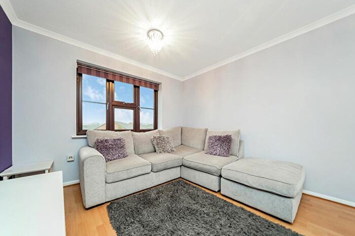 1 Bedroom Flat To Rent In Orchid Close, Abridge, RM4