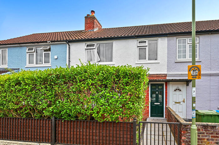 3 Bedroom Terraced House For Sale In High Street, Farnborough, GU14