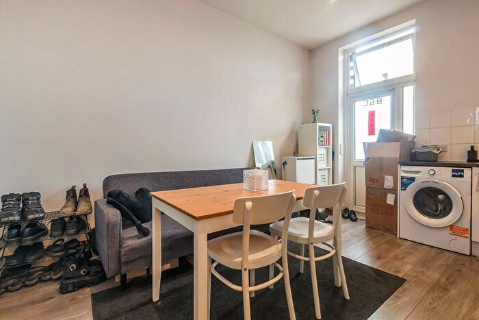 2 Bedroom Flat To Rent In South Ealing Road, Ealing, W5
