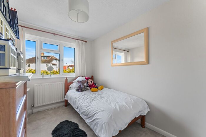 4 Bedroom Detached House For Sale In Oaklands Way, South Wallington, SM6