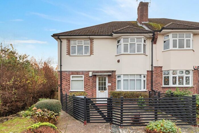 2 Bedroom Terraced House To Rent In Merridene, London, N21