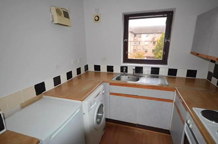 2 Bedroom Flat To Rent In Arklay Court, Dundee, DD3