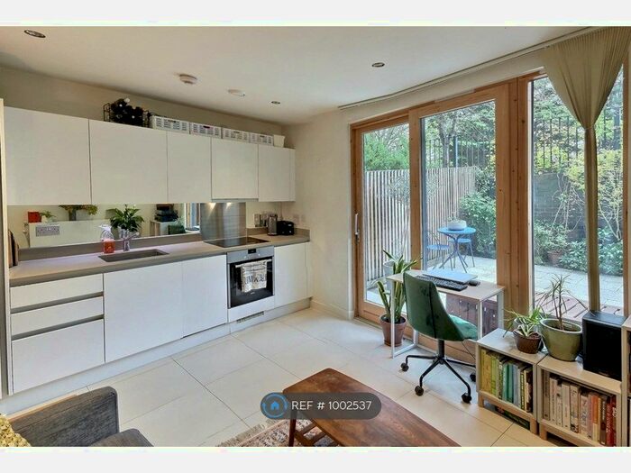 Studio To Rent In Cobblestone Square, London, E1W