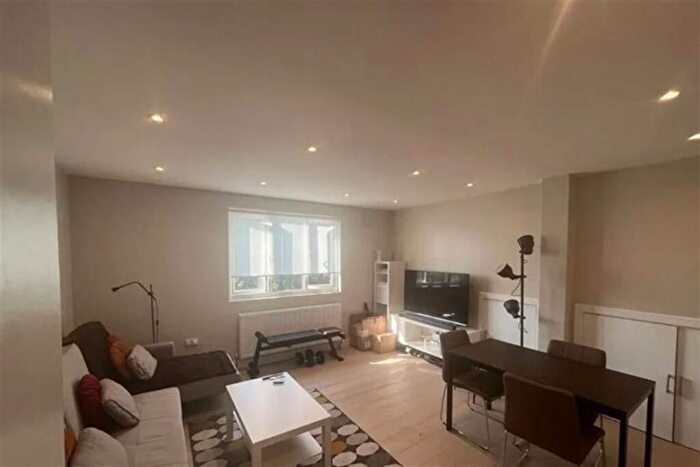 2 Bedroom Flat To Rent In Holders Hill Road, Hendon, NW4