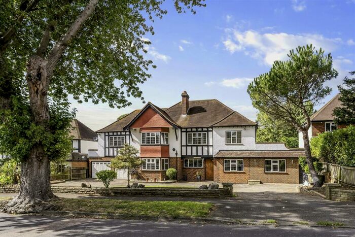 5 Bedroom Detached House To Rent In Downs Side, Cheam, Sutton, SM2