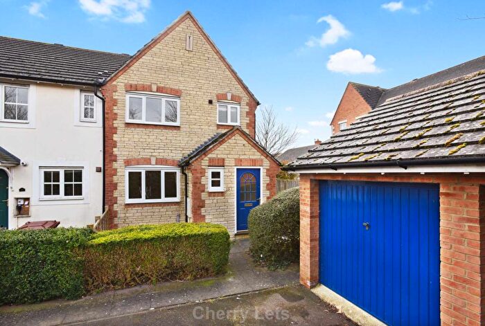 3 Bedroom Semi-Detached House To Rent In Campion Place, Bicester, OX26