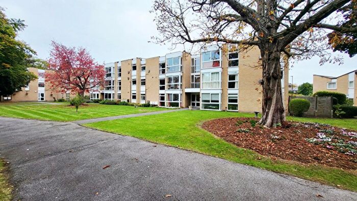 3 Bedroom Flat To Rent In Winchester Close, Enfield, EN1