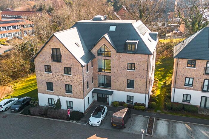 2 Bedroom Apartment For Sale In Johnstone Close, Bracknell, Berkshire, RG12