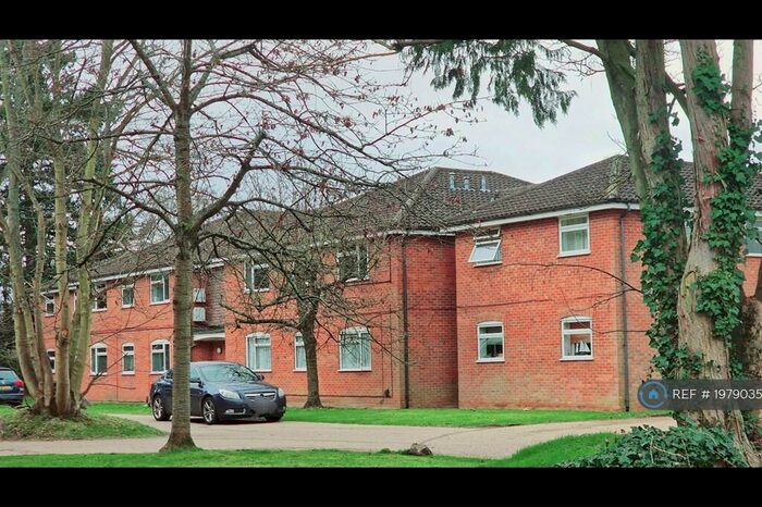 2 Bedroom Flat To Rent In Cobblers Close, Slough, SL2