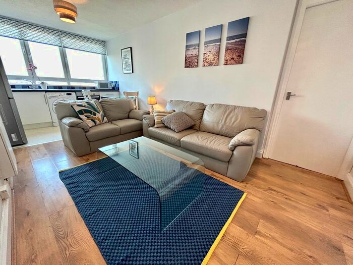 2 Bedroom Flat To Rent In Surrey Lane, London, SW11