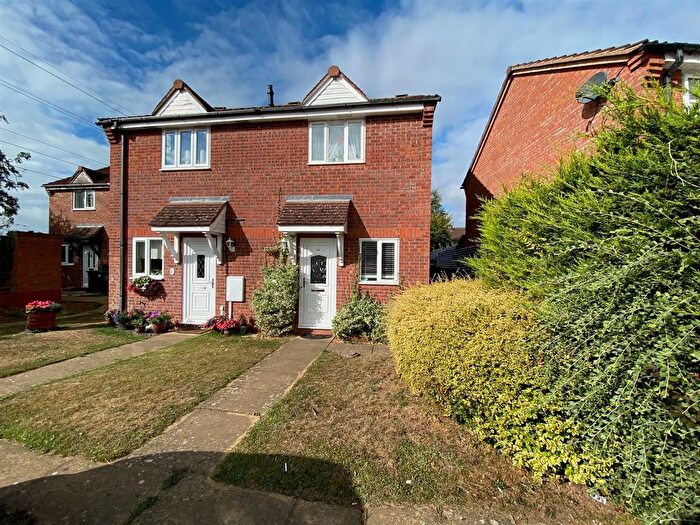 2 Bedroom Semi-Detached House For Sale In Trefoil Close, Worcester, WR5