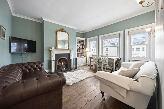 3 Bedroom Flat For Sale In Belsize Park Gardens, Belsize Park, NW3