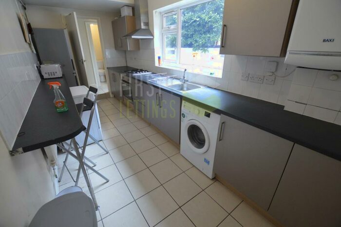 4 Bedroom Terraced House To Rent In Howard Road, Leicester, LE2