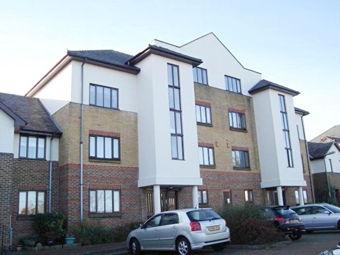 2 Bedroom Flat To Rent In Semple Gardens, Chatham, ME4