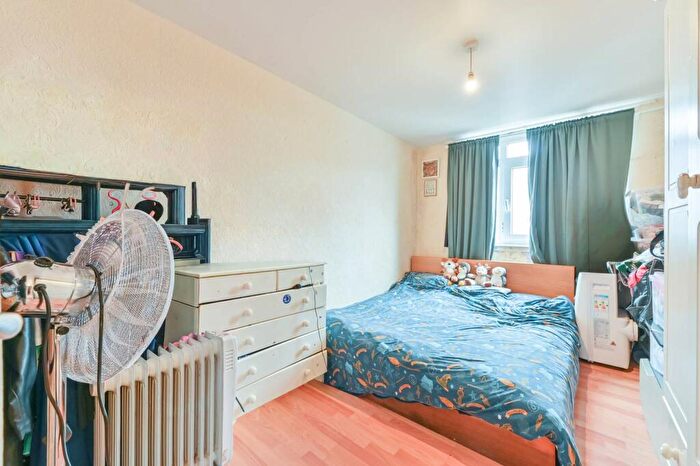 2 Bedroom Flat For Sale In Flaxman Road, Camberwell, London, SE5