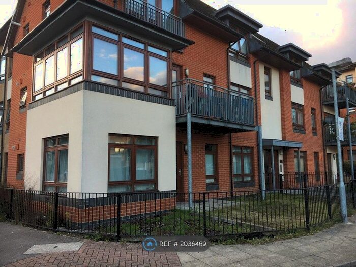 2 Bedroom Flat To Rent In Iona Court, Edgware, HA8