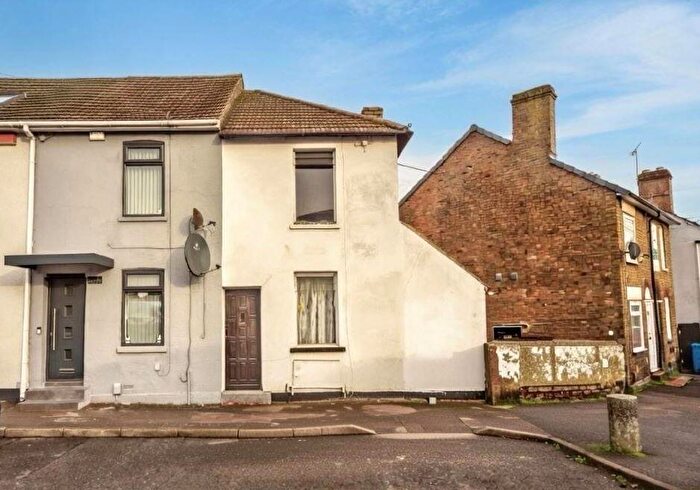 3 Bedroom End Of Terrace House For Sale In St. Pauls Street, Sittingbourne, Kent, ME10