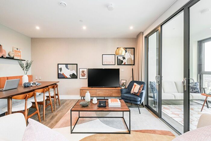 3 Bedroom Flat For Sale In Poplar Walk, Croydon, CR0