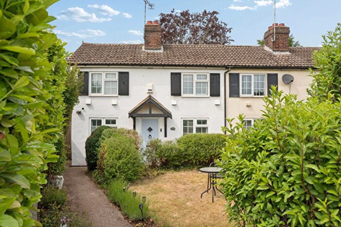 3 Bedroom Cottage For Sale In Silver Lion Cottages, Lilley, Luton, LU2