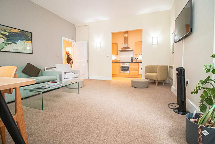 2 Bedroom Apartment To Rent In Cathedral Road, Pontcanna, Cardiff, CF11