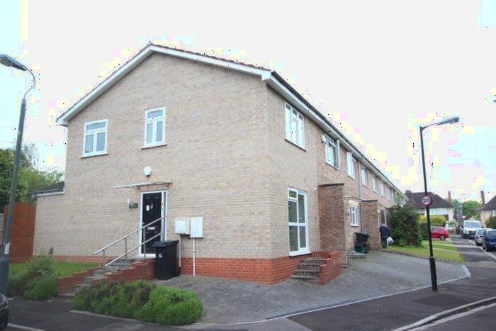 2 Bedroom Property To Rent In Poplar Avenue, Bristol, BS9