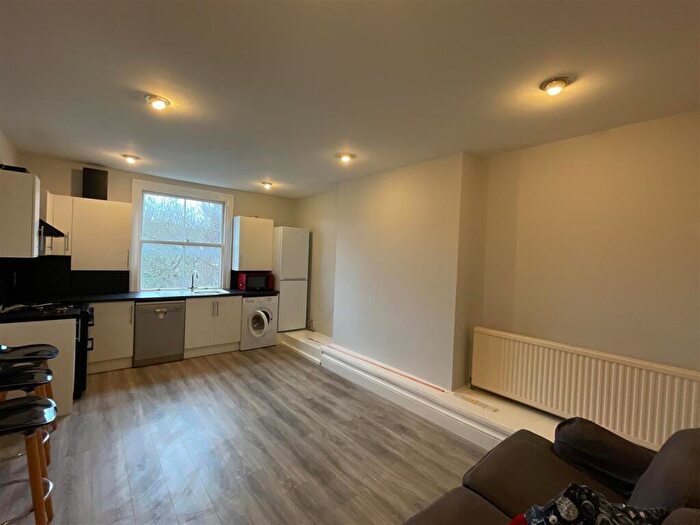 2 Bedroom Flat To Rent In Fairhazel Gardens, London, NW6