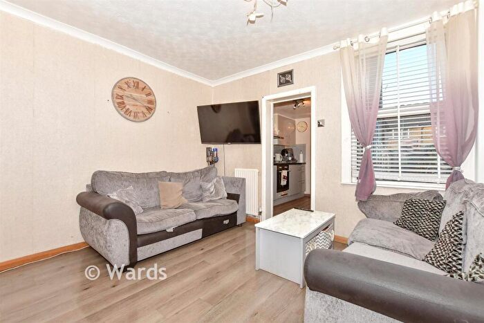 3 Bedroom Terraced House For Sale In Albany Road, Chatham, Kent, ME4