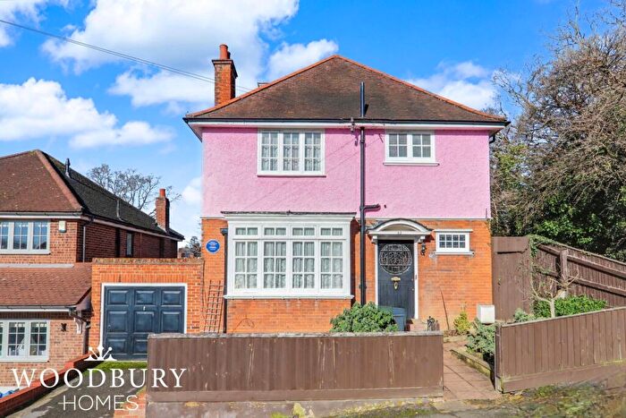 4 Bedroom Detached House For Sale In The Uplands, Loughton, IG10