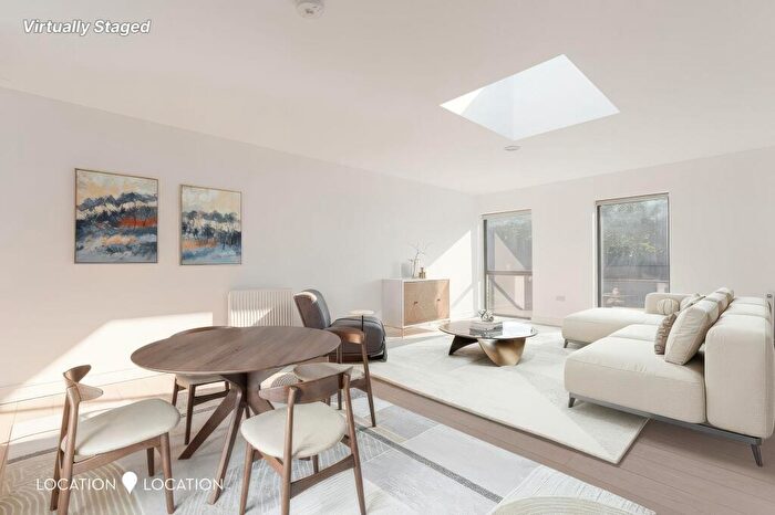 2 Bedroom Flat For Sale In Newington Green, London, N16