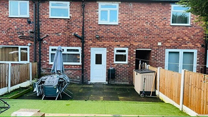 3 Bedroom Terraced House To Rent In Clifton Close, Heywood, Lancashire, OL10