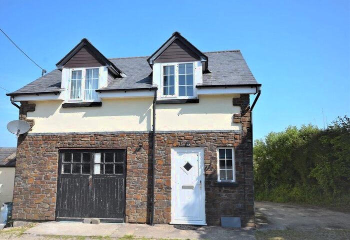 2 Bedroom Property To Rent In Meadowville, Horns Cross, Bideford, EX39