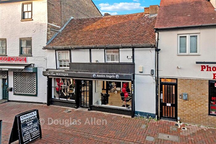 2 Bedroom Ground Maisonette For Sale In Sun Street, Waltham Abbey, Essex, EN9