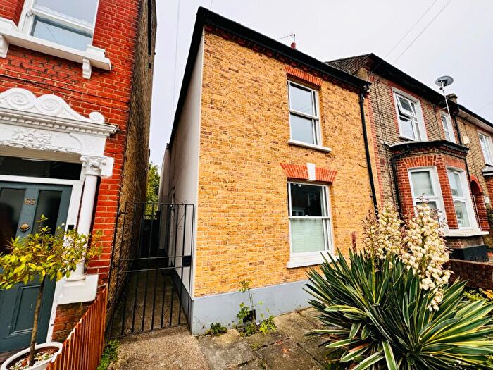 3 Bedroom End Of Terrace House To Rent In Whitworth Road, Woolwich, London, SE18