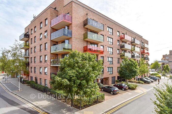 2 Bedroom Apartment For Sale In Troubridge Square, Walthamstow, E17