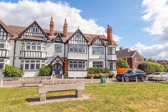 6 Bedroom Semi Detached House For Sale In The Green, Datchet, SL3