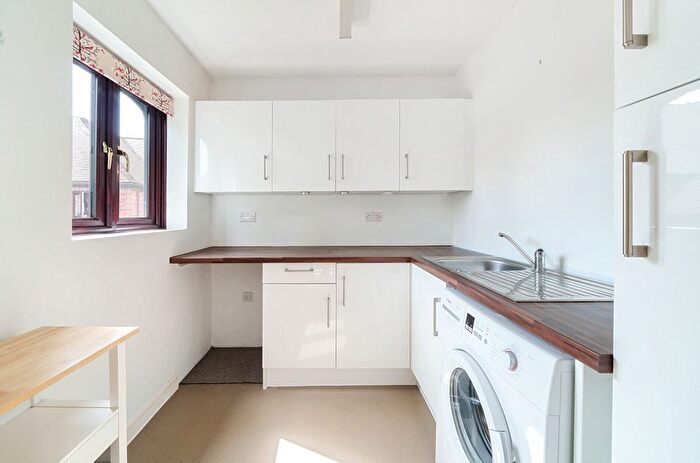1 Bedroom Flat For Sale In Roman Row, Bishops Waltham, Southampton, Hampshire, SO32
