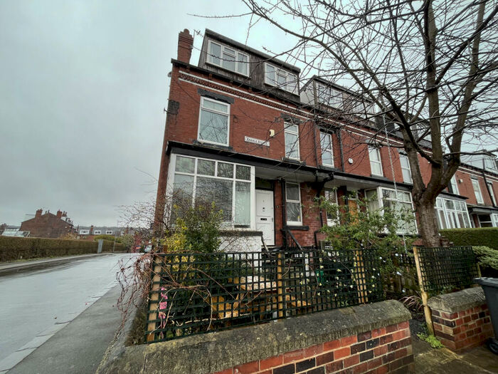 3 Bedroom Terraced House To Rent In Knowle Avenue, Leeds, LS4