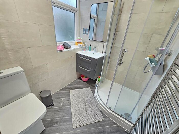 2 Bedroom House To Rent In A Victoria Road, Leeds, LS6