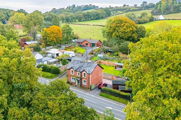 4 Bedroom Detached House For Sale In Crossgates, Llandrindod Wells, LD1