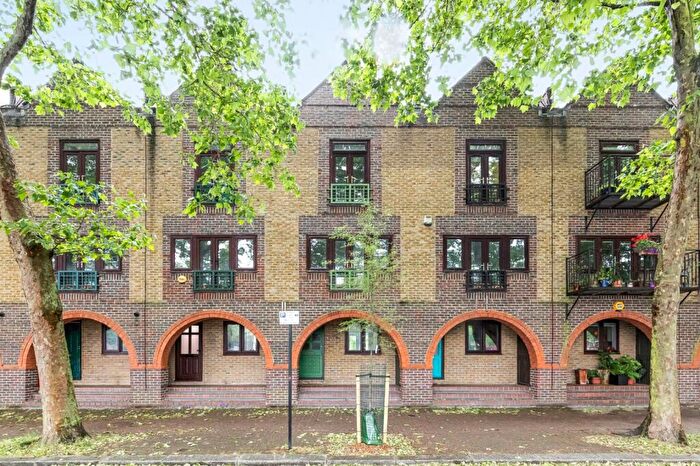 4 Bedroom Terraced House For Sale In Greenland Quay, Surrey Quays, SE16