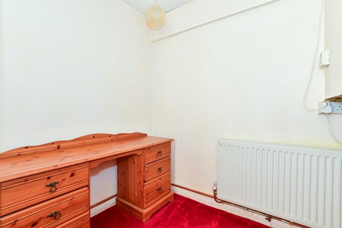 3 Bedroom End Of Terrace House For Sale In Lubbock Close, Maidstone, Kent, ME15