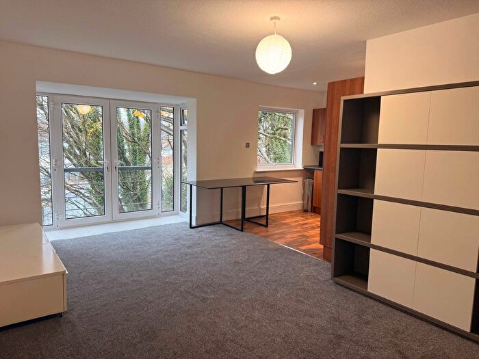 2 Bedroom Flat To Rent In Mayfield Road, Salford, M7