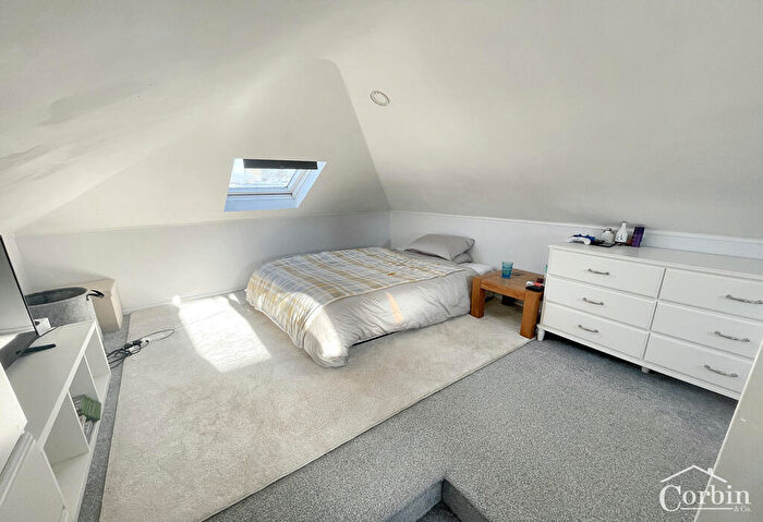 2 Bedroom Detached Bungalow For Sale In Headswell Crescent, Bournemouth, Dorset, BH10