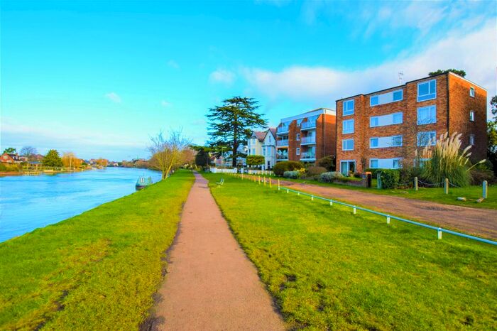 2 Bedroom Flat To Rent In Riverside Road, Staines, TW18