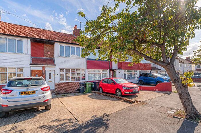 2 Bedroom Terraced House For Sale In Queens Drive, Waltham Cross, EN8