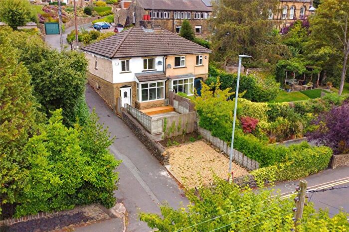 3 Bedroom Semi-Detached House For Sale In Greenfield Road, Holmfirth, HD9