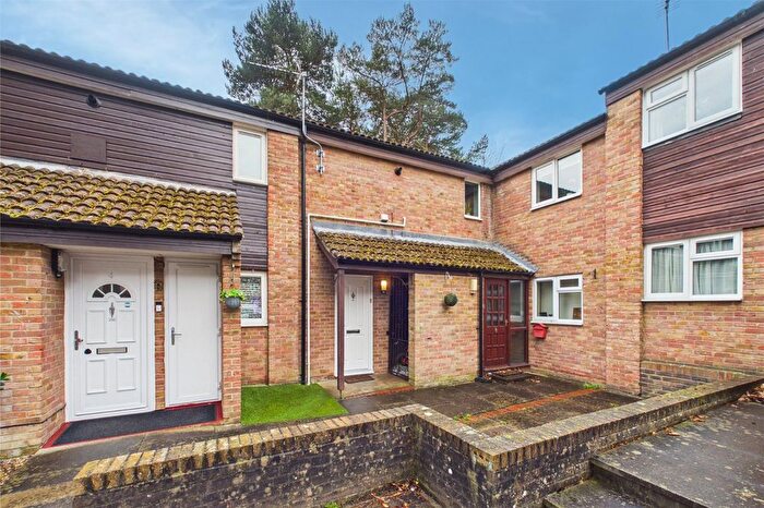 2 Bedroom Maisonette For Sale In Kimmeridge, Bracknell, Berkshire, RG12