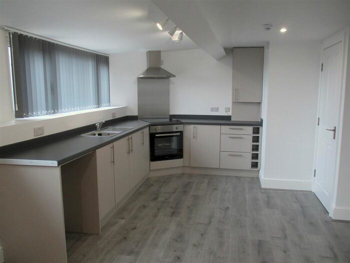 2 Bedroom Flat To Rent In Flat, Slatey Road, CH43