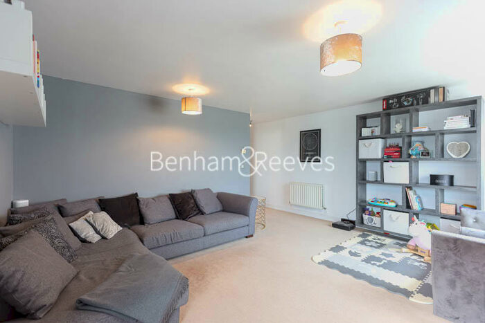 2 Bedroom Apartment To Rent In Erebus Drive, Woolwich, SE18